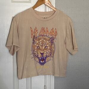Def Lepard Band Cropped Tan Graphic T-Shirt Size XL